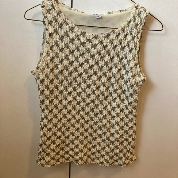 Beautiful green and white tank top. - Picture 2 of 3